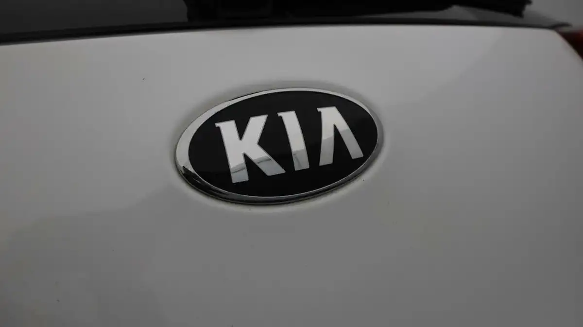 2020-kia-e-niro-ev-first-edition-big-19