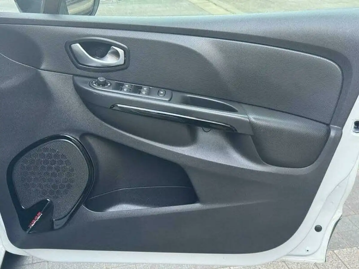 2016-renault-clio-15dci-dynamique-s-nav-90bhp-ss-energy-big-26