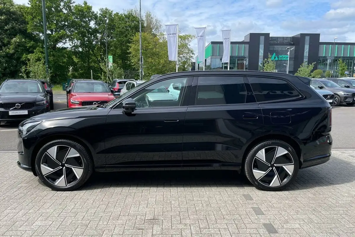 2025-volvo-ex90-e-twin-motor-performance-ultra-big-11