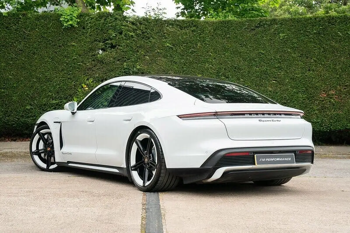 2020-porsche-taycan-e-turbo-big-8