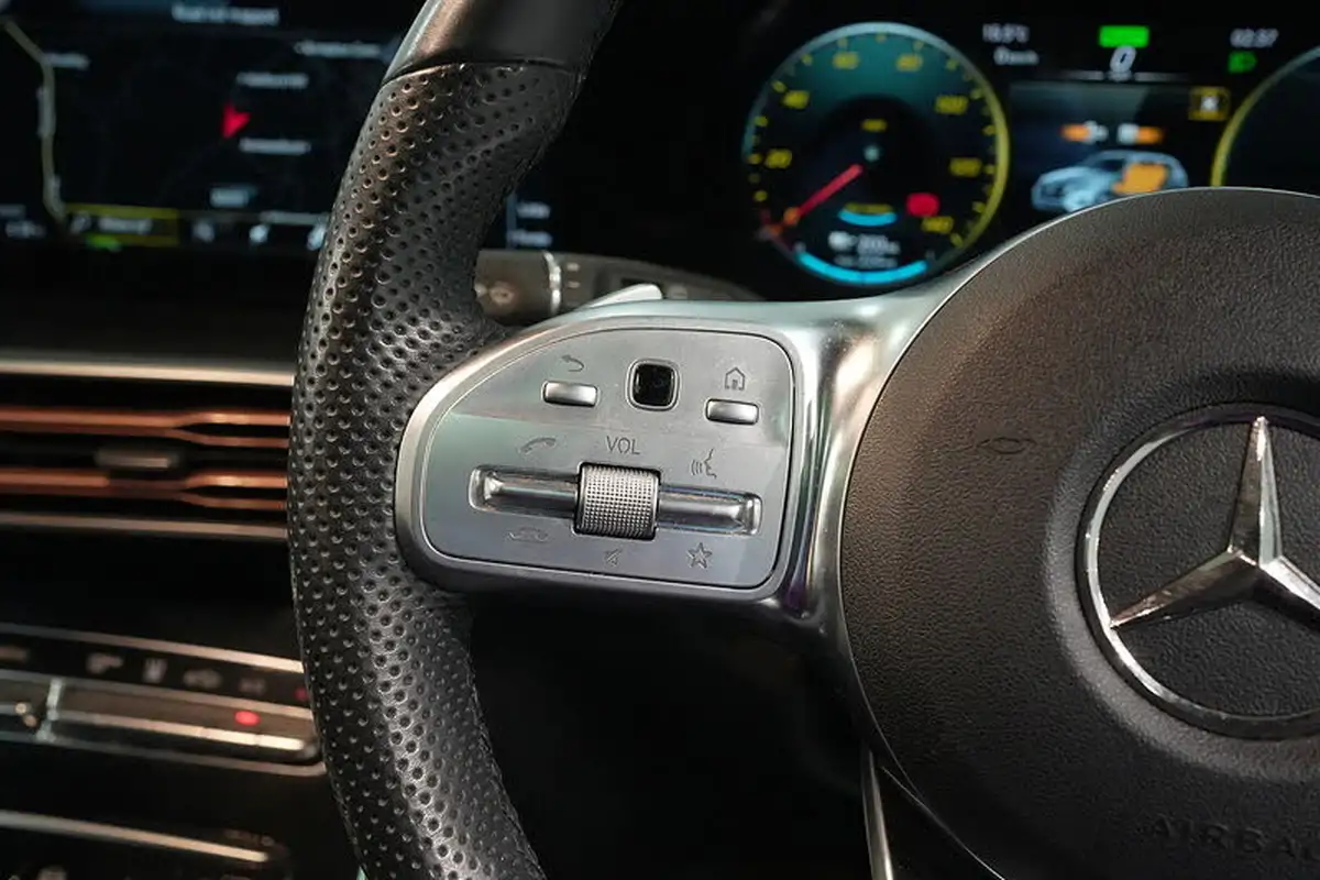2021-mercedes-benz-eqc-e-eqc-400-amg-line-premium-big-37
