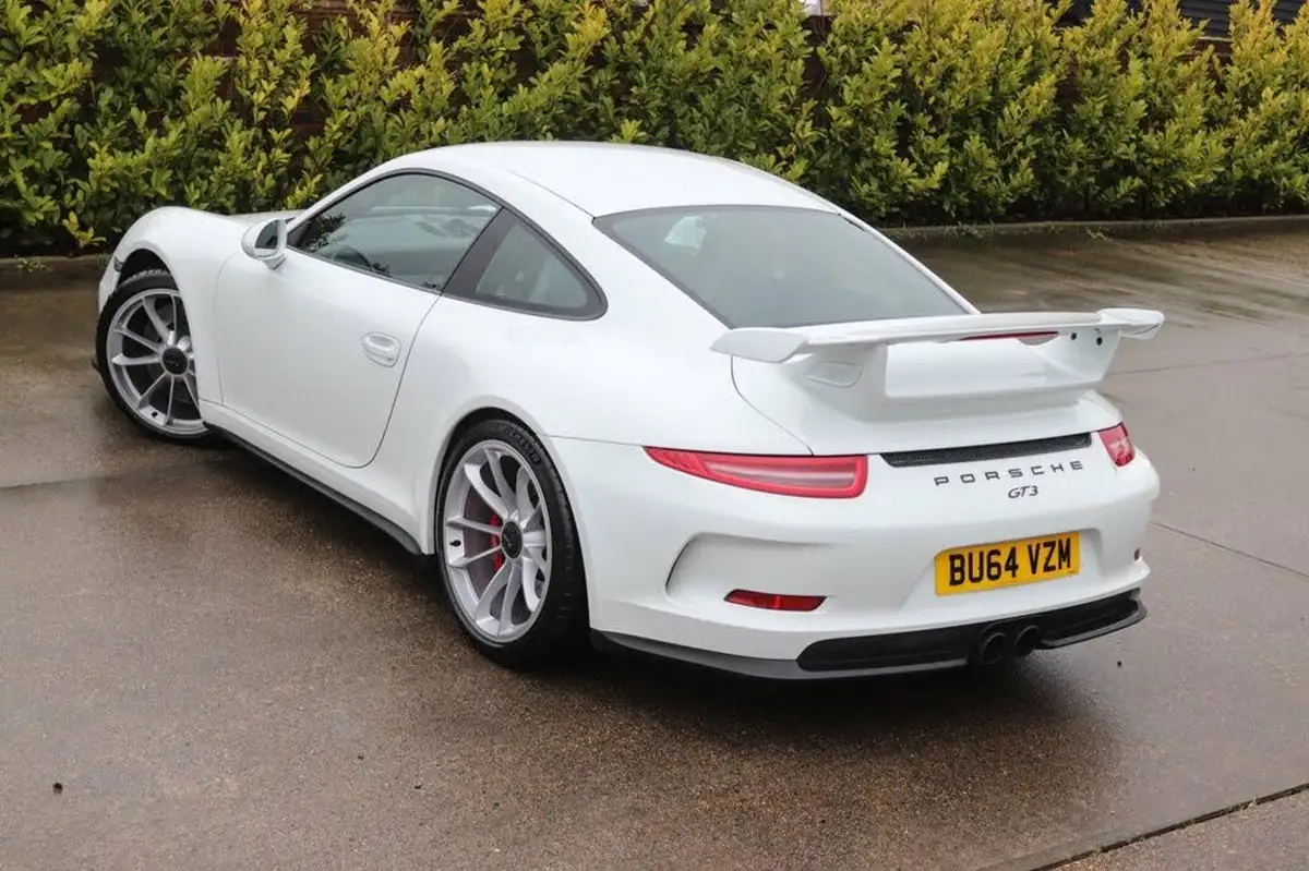 2014-porsche-911-38-gt3-big-22