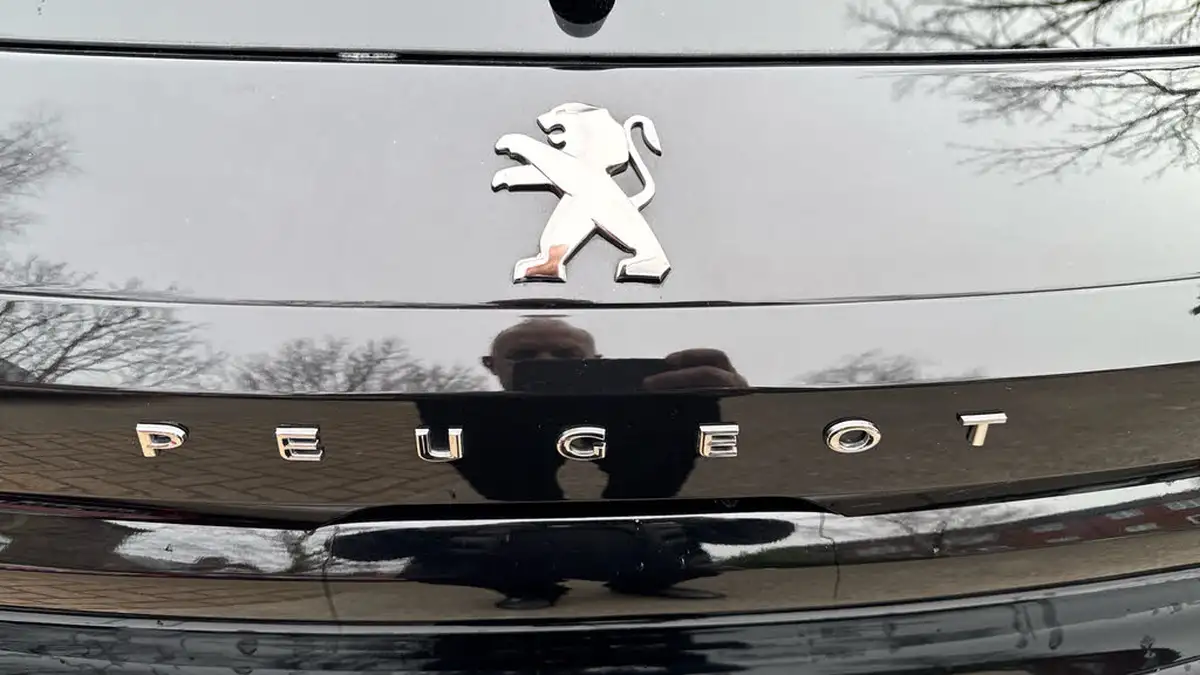 2023-peugeot-208-12-puretech-allure-premium-130ps-eat8-big-25