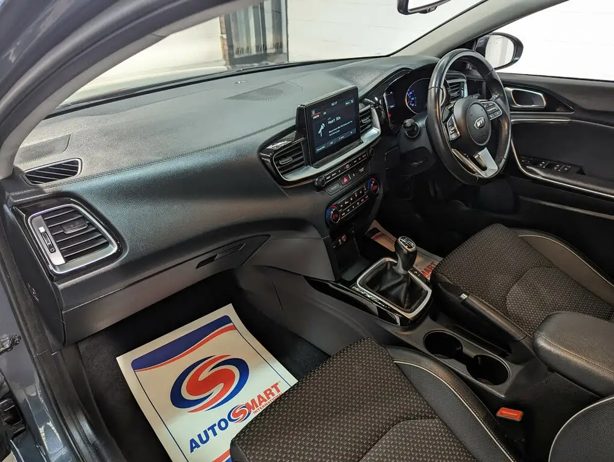 2019-kia-ceed-10-t-gdi-3-hatchback-big-5
