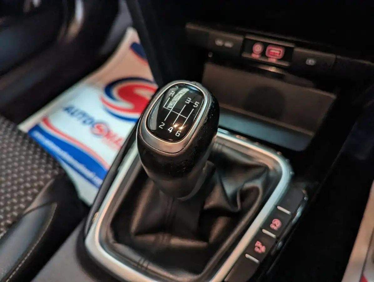 2019-kia-ceed-10-t-gdi-3-hatchback-big-29