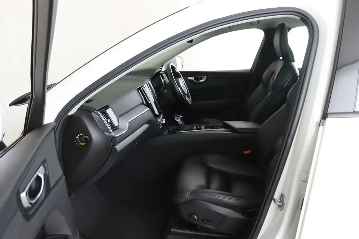 2020-volvo-xc60-20td-d4-momentum-big-9