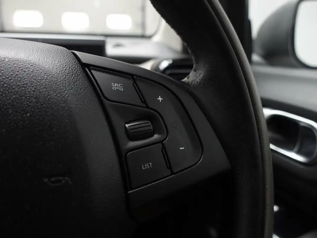 2015-citroen-c4-cactus-16bluehdi-feel-big-19