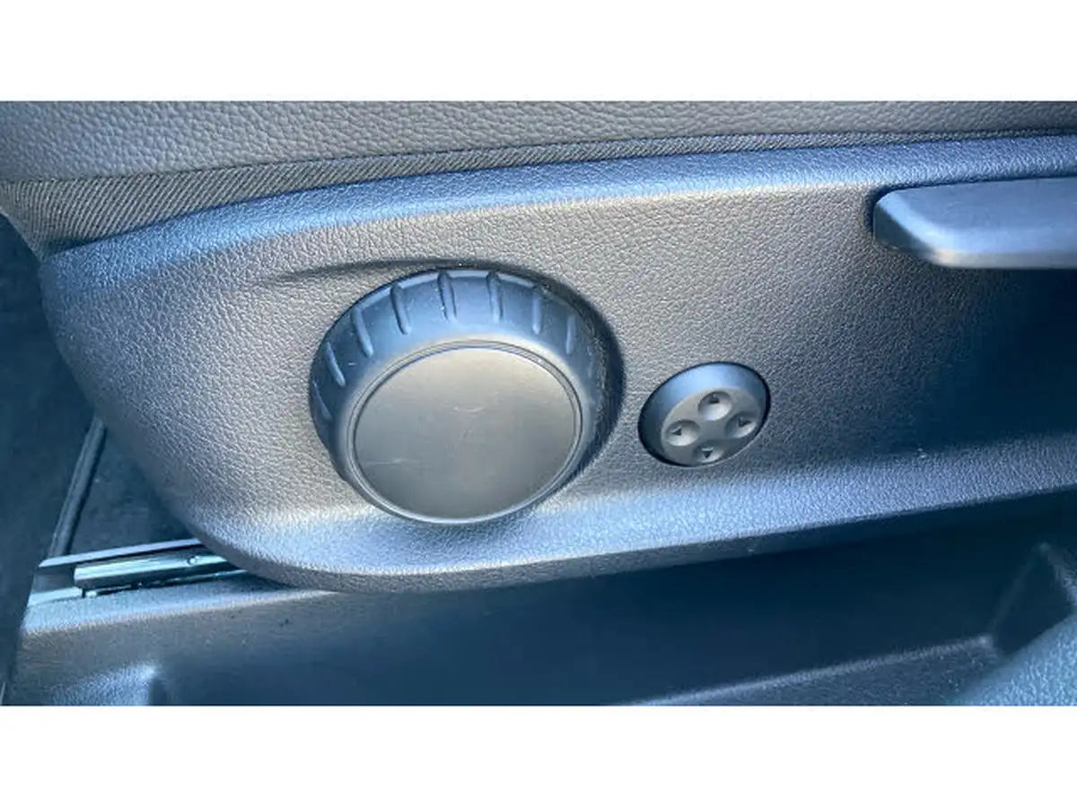 2024-mercedes-benz-glb-class-13-glb200-amg-line-executive-big-25
