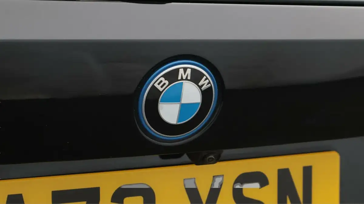 2022-bmw-3-series-20-330e-m-sport-touring-5d-big-22