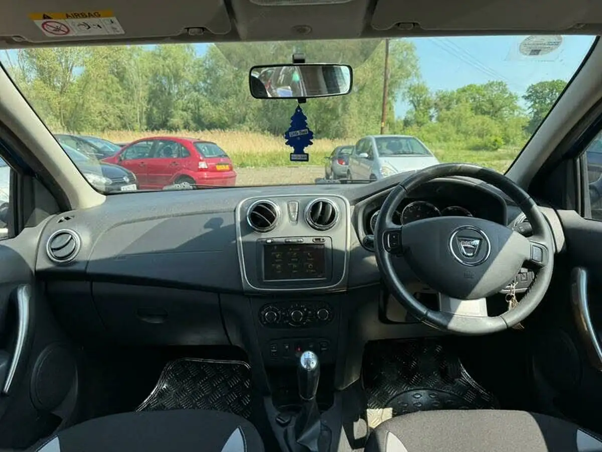2014-dacia-sandero-stepway-09-laureate-big-20