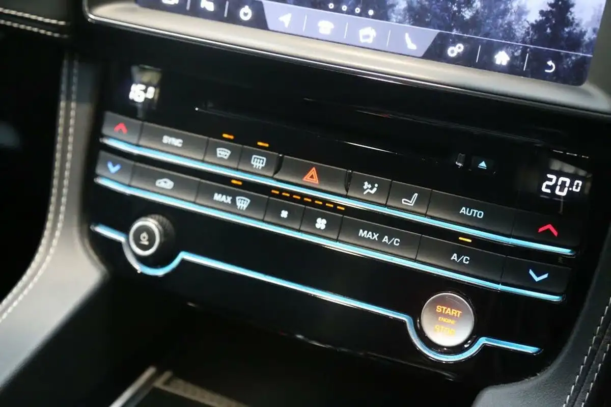 2019-jaguar-f-pace-20-i4d-chequered-flag-180ps-big-55