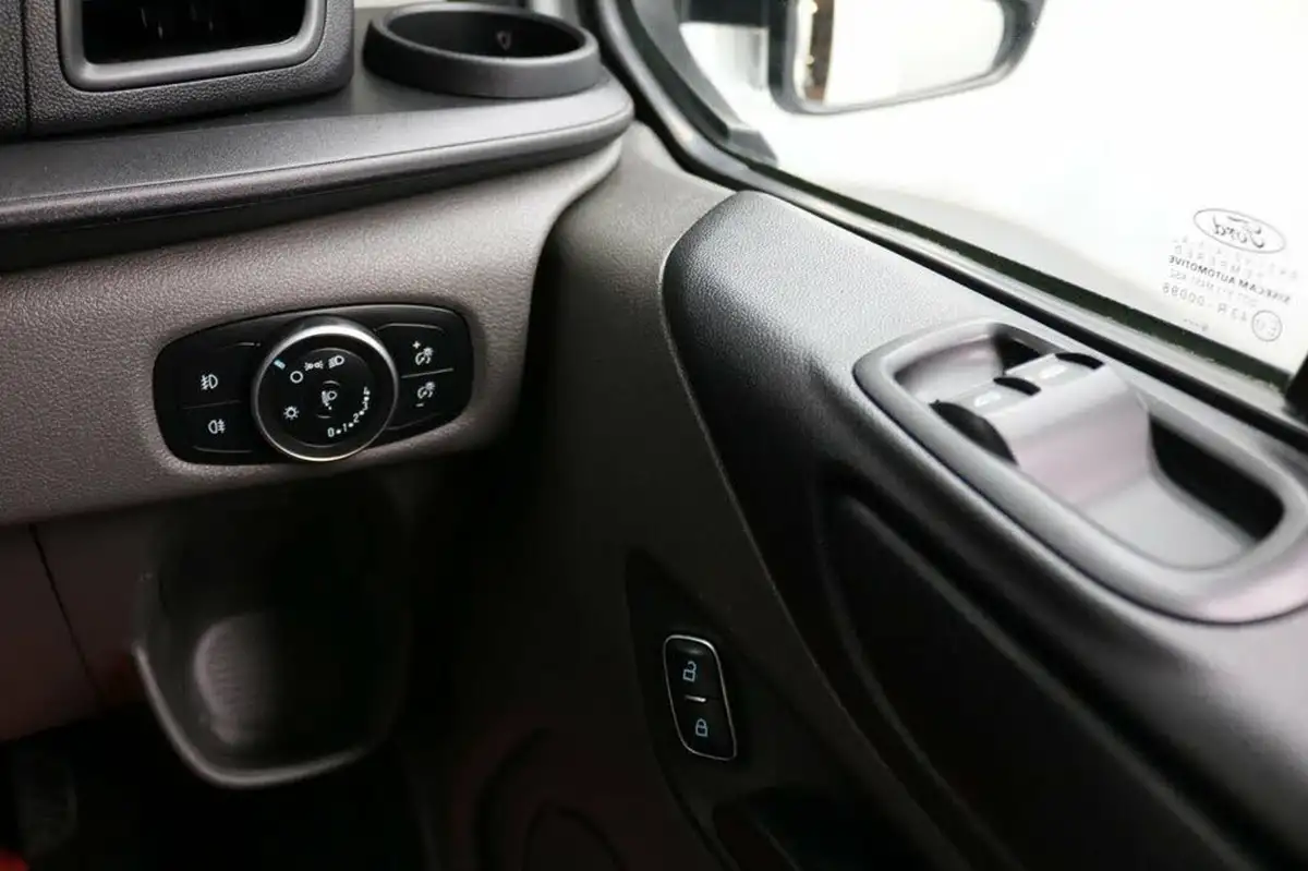 2020-ford-transit-custom-20tdci-280-l1h1-leader-105pseu6dt-panel-van-big-57