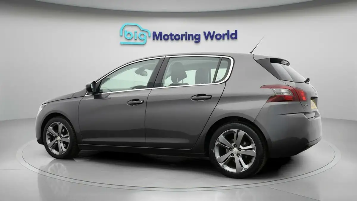 2019-peugeot-308-12-puretech-allure-130bhp-big-3