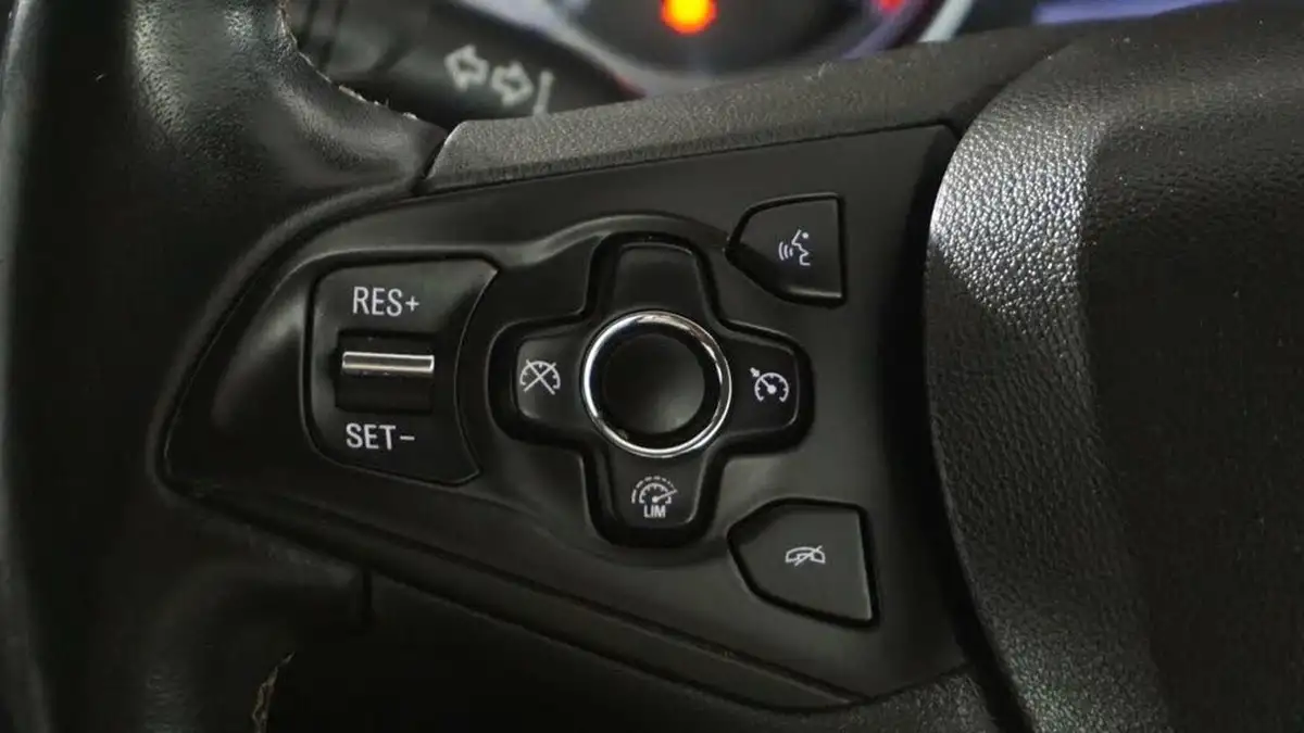 2016-vauxhall-astra-16cdti-elite-nav-136ps-ss-hatchback-big-16