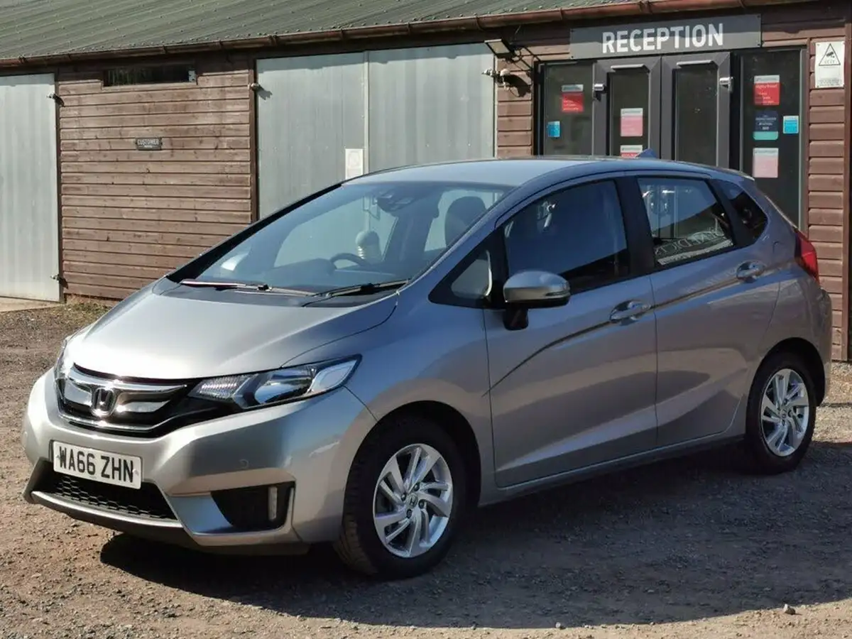 2016-honda-jazz-13-i-vtec-se-cvt-big-19