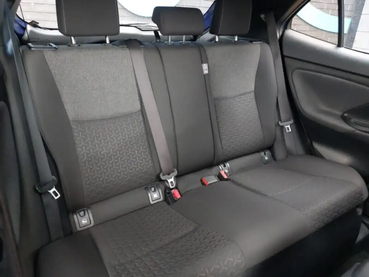 2022-toyota-yaris-15-vvt-i-design-panoramic-roof-big-12