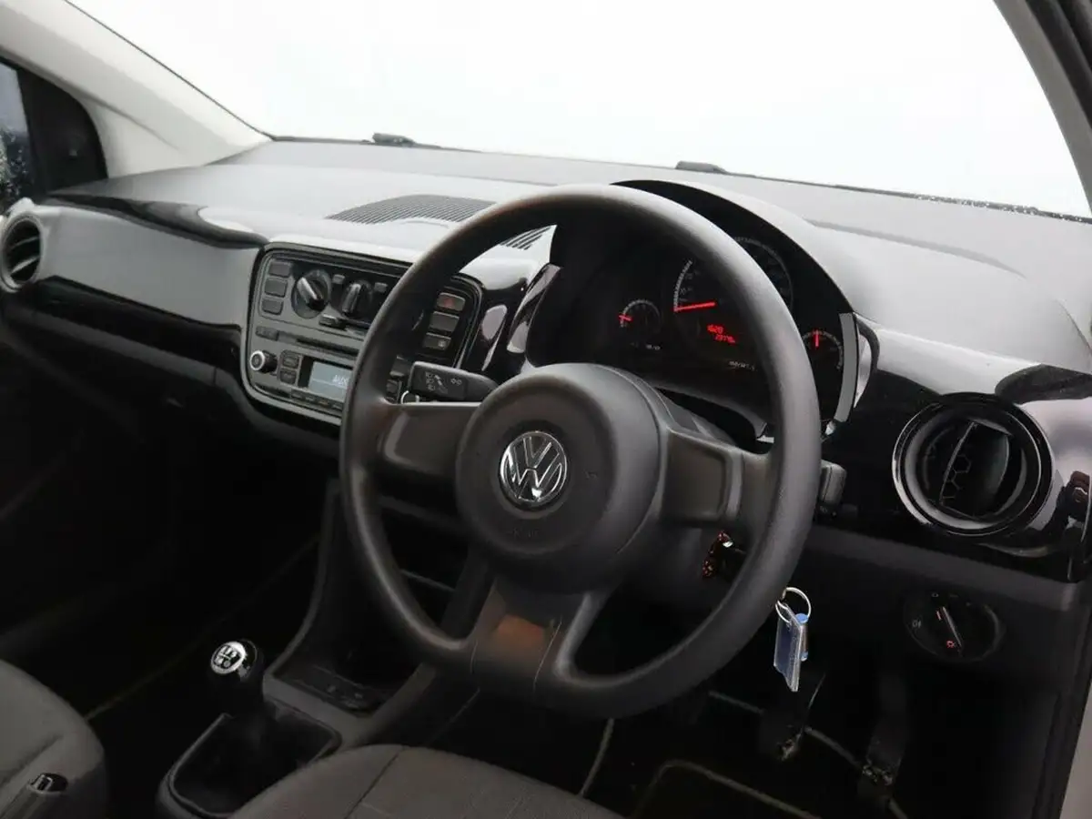 2014-volkswagen-up-10-move-up-59bhp-3d-big-8