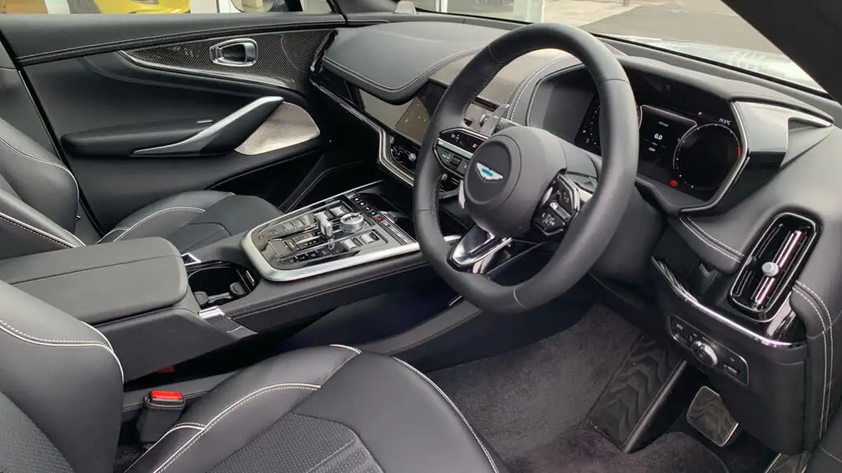 2024-aston-martin-dbx-40-v8-big-2
