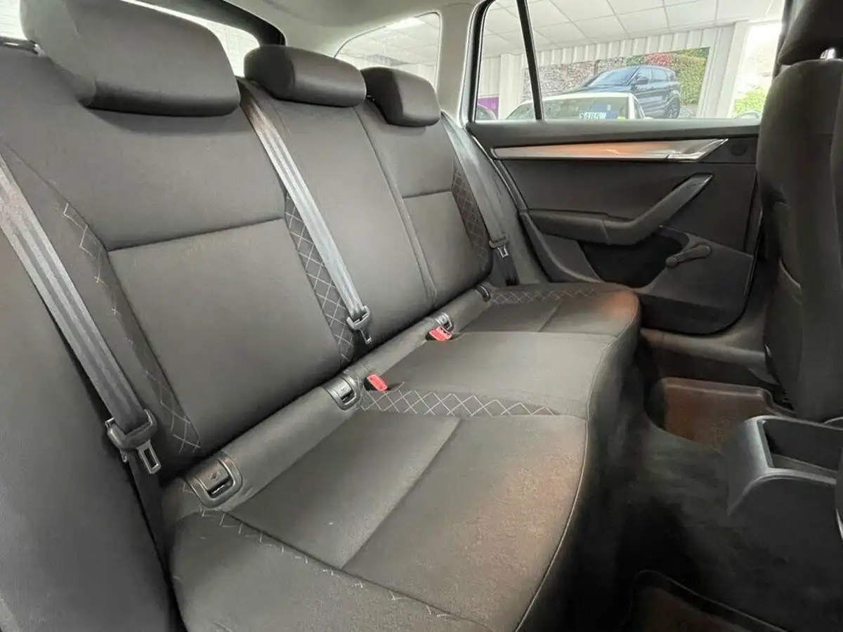 2019-skoda-octavia-10-tsi-s-estate-big-21