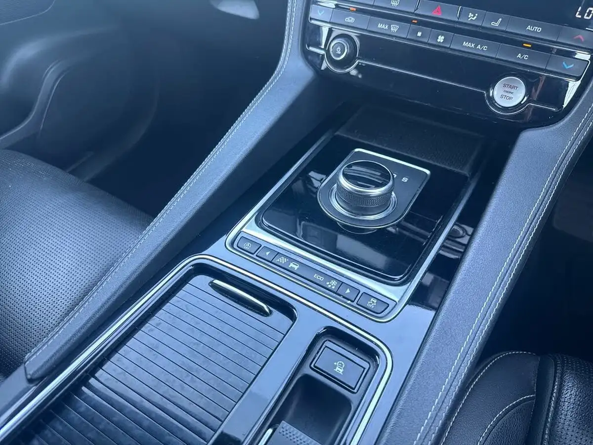 2018-jaguar-f-pace-20-i4d-r-sport-180ps-awd-auto-big-16