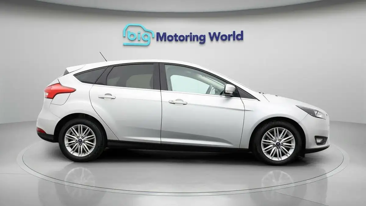 2018-ford-focus-10t-zetec-edition-125ps-hatchback-auto-big-8