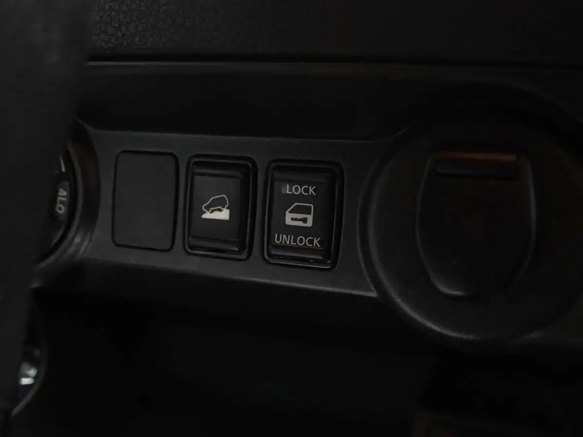 2021-nissan-navara-23dci-tt-tekna-8-navileather-auto-big-28