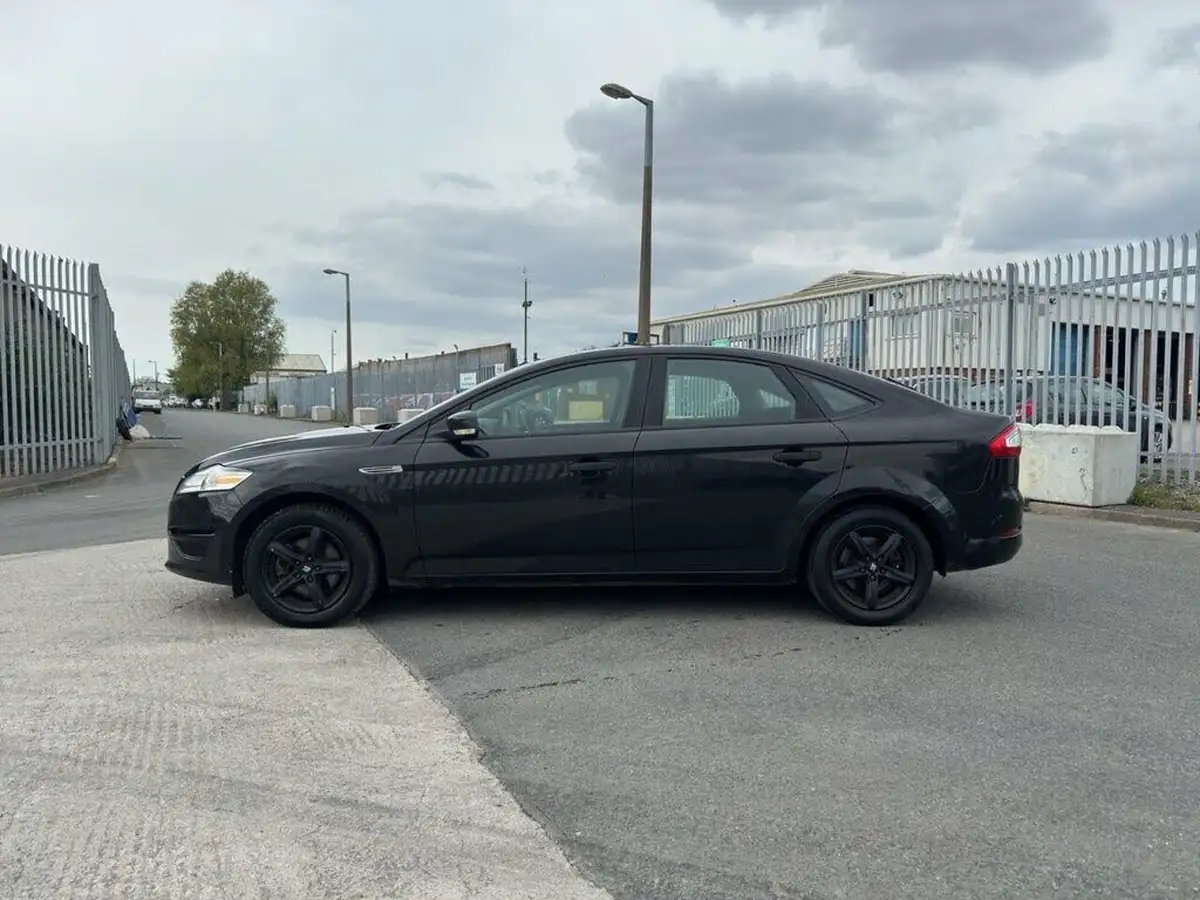 2012-ford-mondeo-20tdci-edge-140-hatchback-big-16