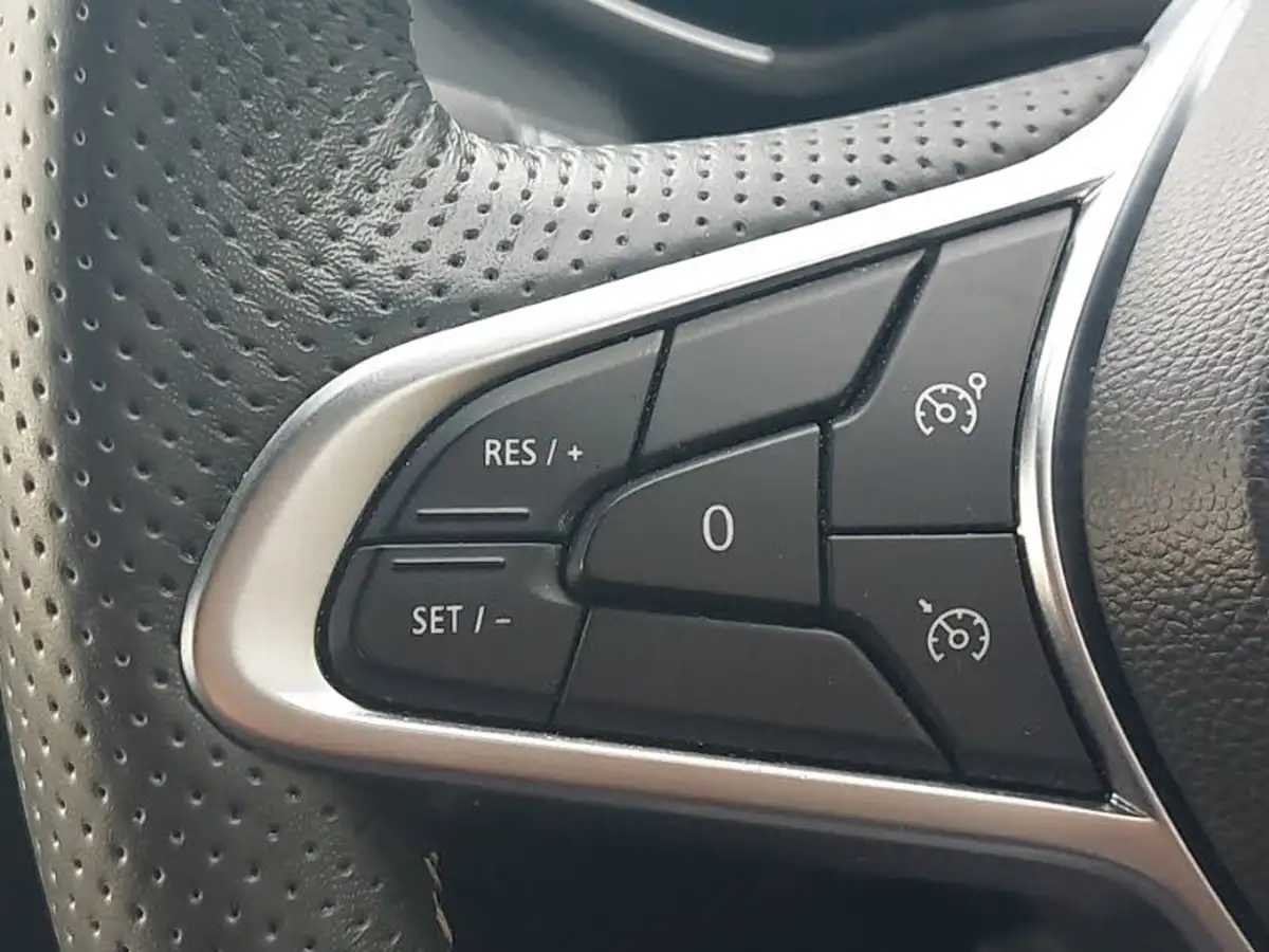 2023-renault-clio-16-engineered-big-12