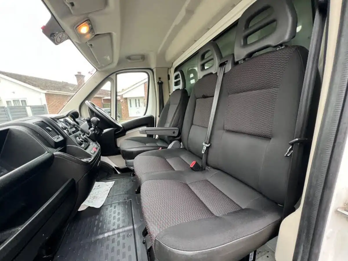2019-peugeot-boxer-20-bluehdi-335-l4-luton-bfb-big-7
