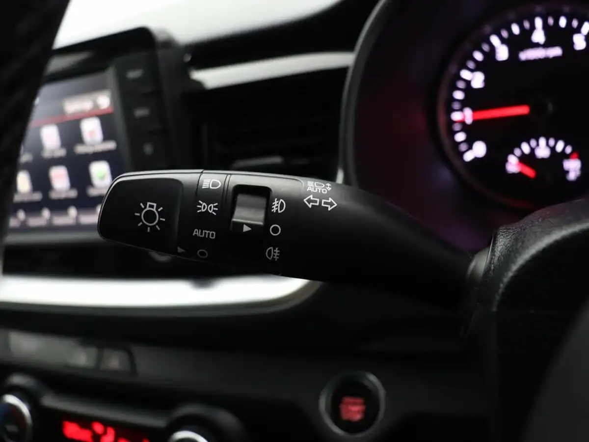 2020-kia-stonic-10-t-gdi-4-dct-big-35