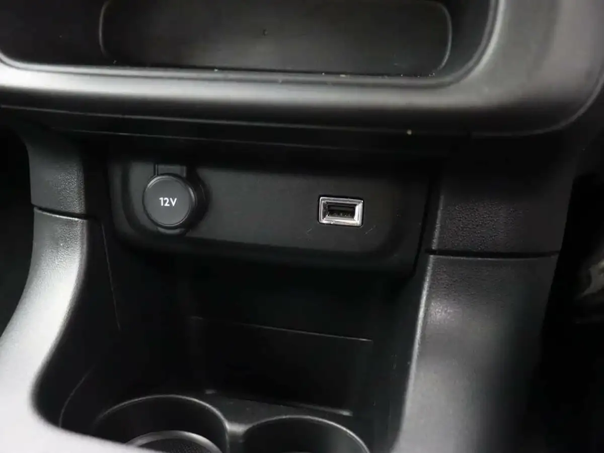 2023-citroen-c3-12-puretech-elle-83ps-ss-big-28