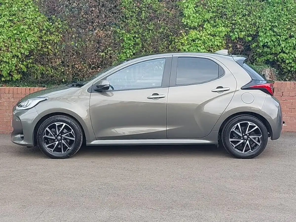 2022-toyota-yaris-15-vvt-i-design-big-3