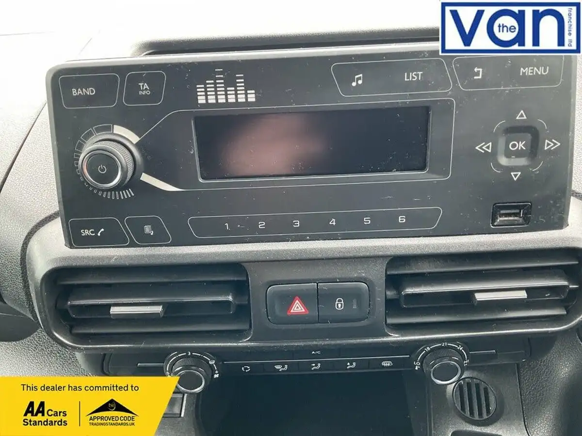 2019-vauxhall-combo-15cdti-sportive-2300-16v-100pseu6dt-l1h1-panel-big-21