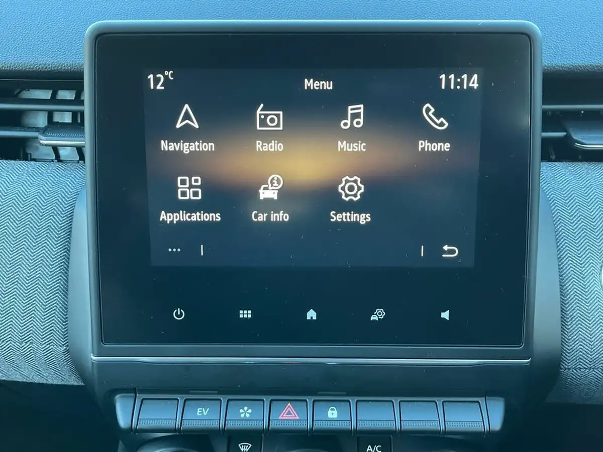 2024-renault-clio-16-techno-big-19