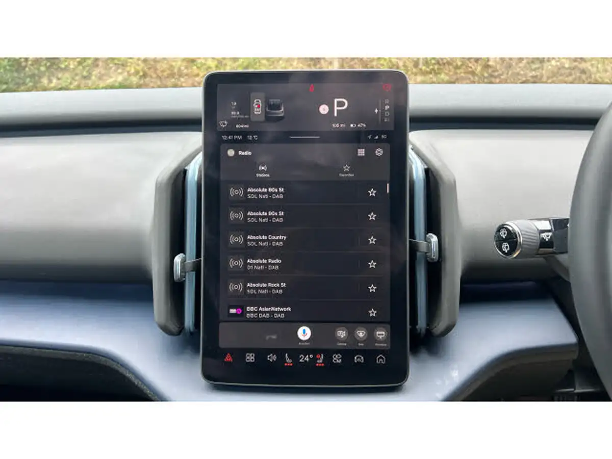 2024-volvo-ex30-e-single-motor-plus-extended-range-big-24