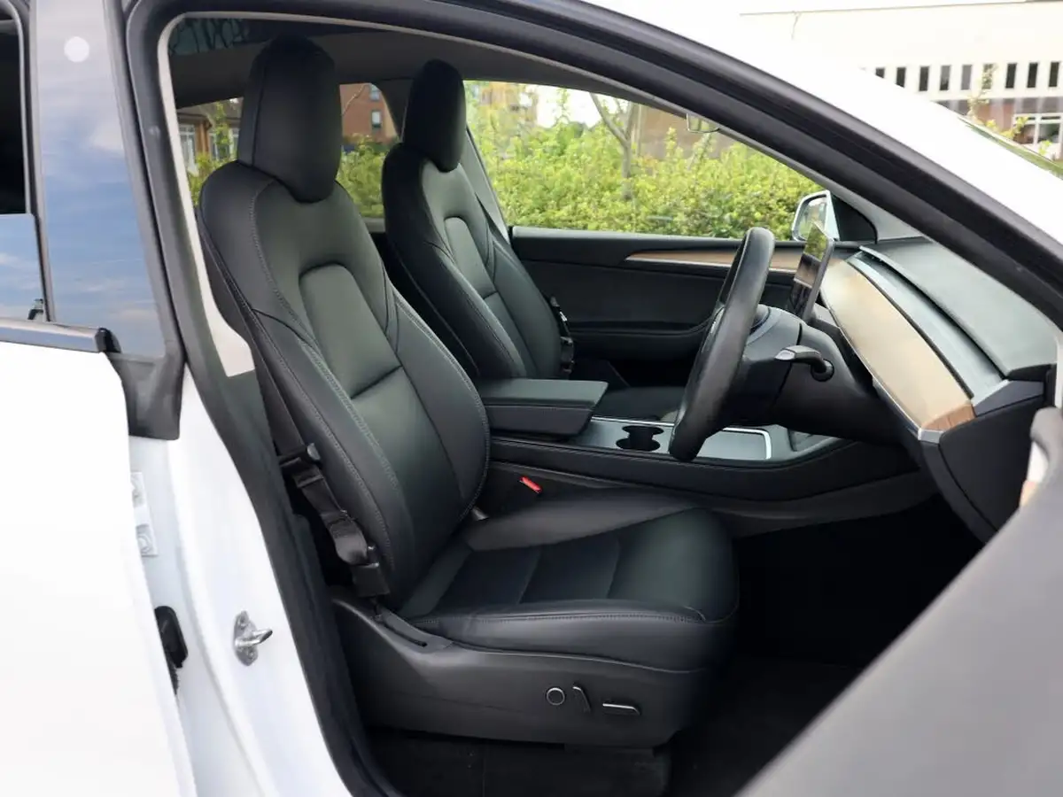 2022-tesla-model-y-e-long-range-big-2
