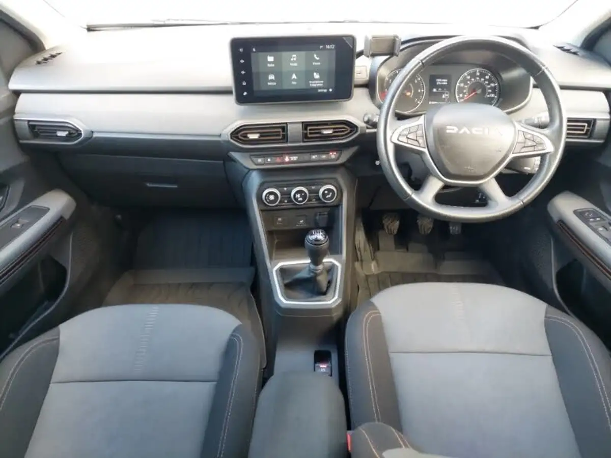 2023-dacia-jogger-10-tce-extreme-big-2