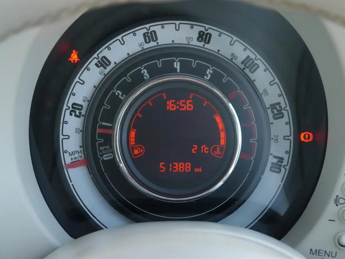 2014-fiat-500-12-lounge-big-3