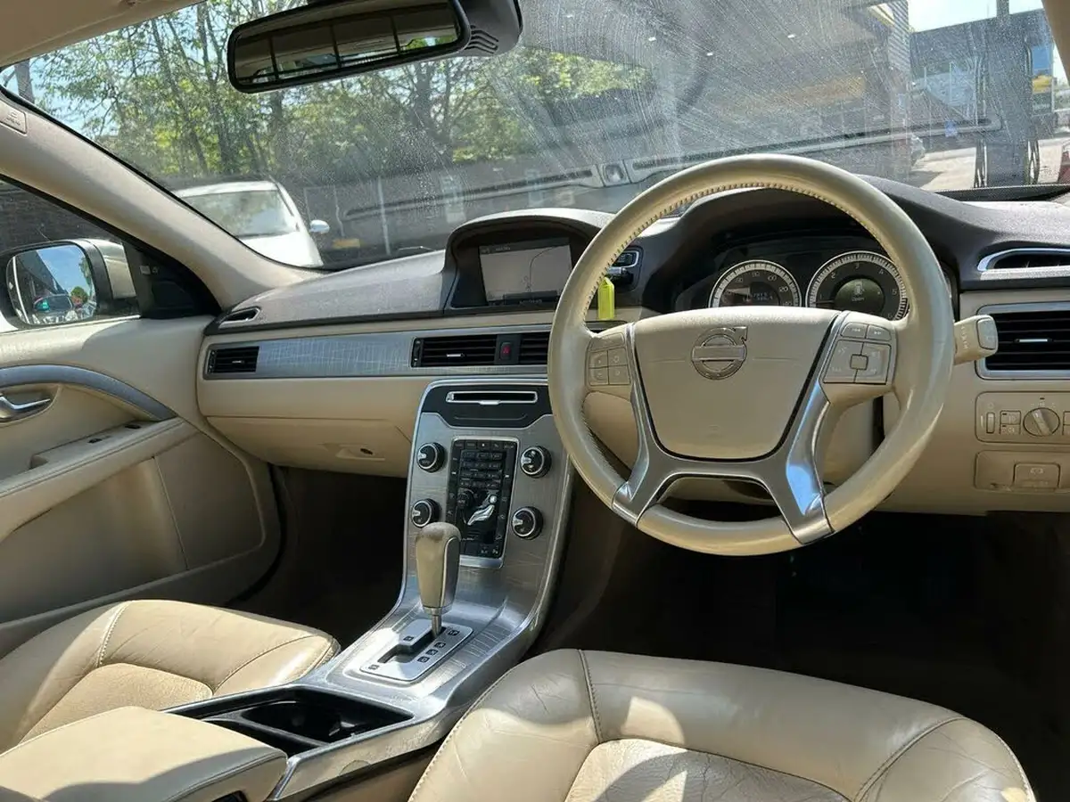 2011-volvo-xc70-24td-d5-se-lux-215bhp-geartronic-big-28