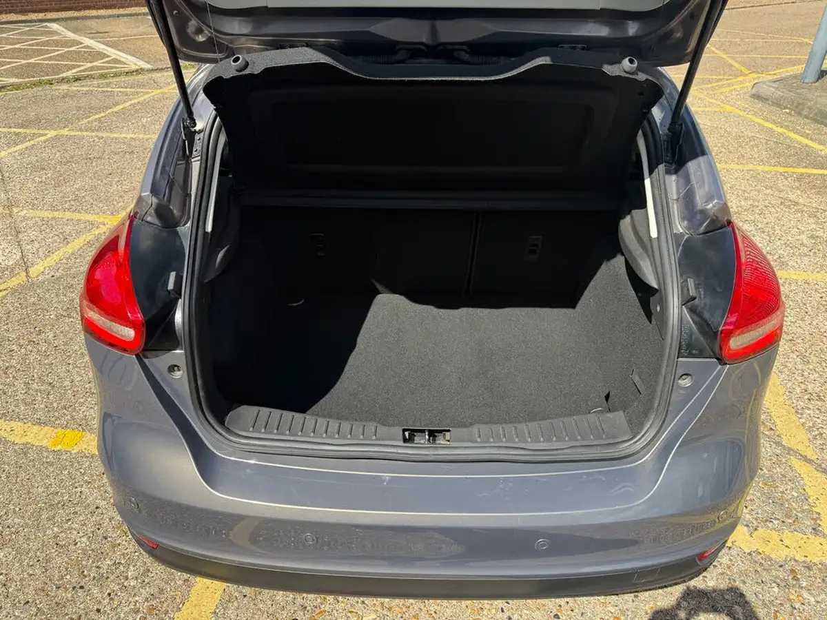2015-ford-focus-10t-titanium-125ps-hatchback-big-17