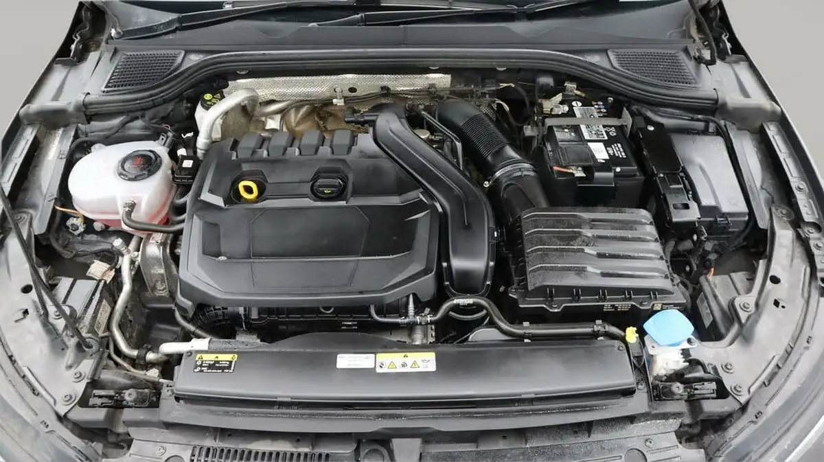 2022-volkswagen-golf-15-tsi-r-line-130ps-hatchback-big-19