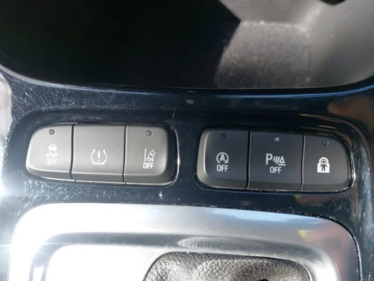 2022-vauxhall-crossland-15-ultimate-120ps-auto-big-15