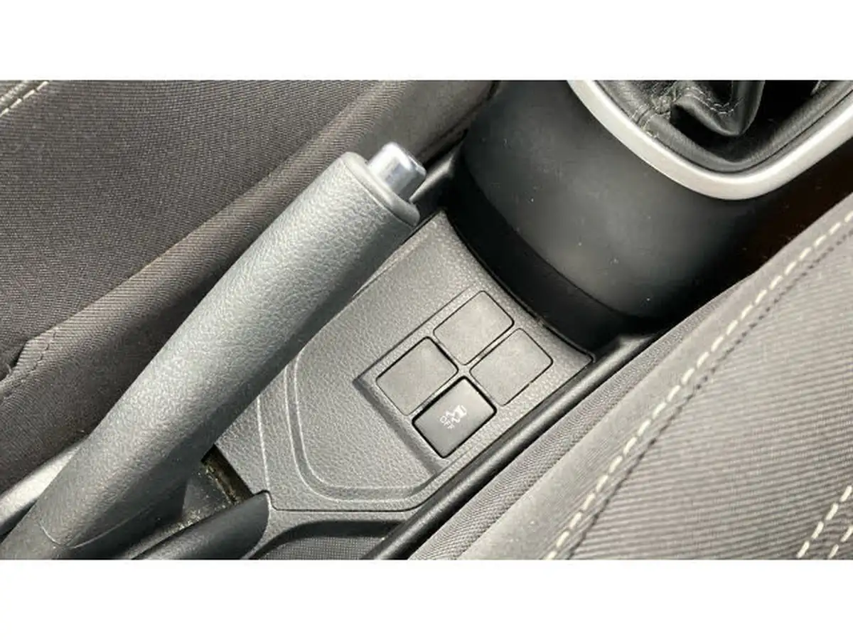2017-toyota-yaris-15-vvt-i-icon-111bhp-big-25