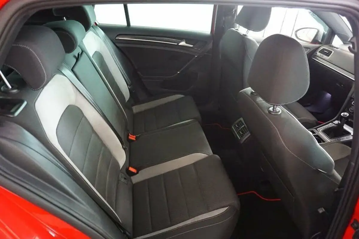 2014-volkswagen-golf-20-tsi-r-5d-big-16