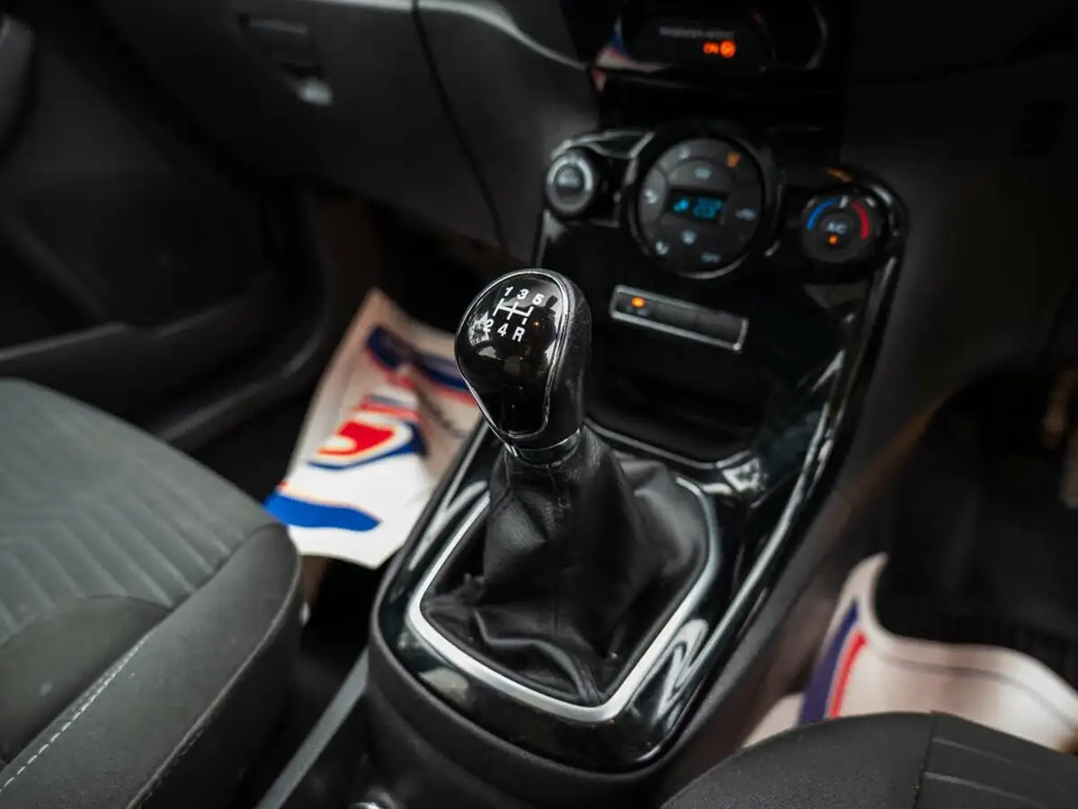 2014-ford-fiesta-10-titanium-80ps-ss-5d-big-29