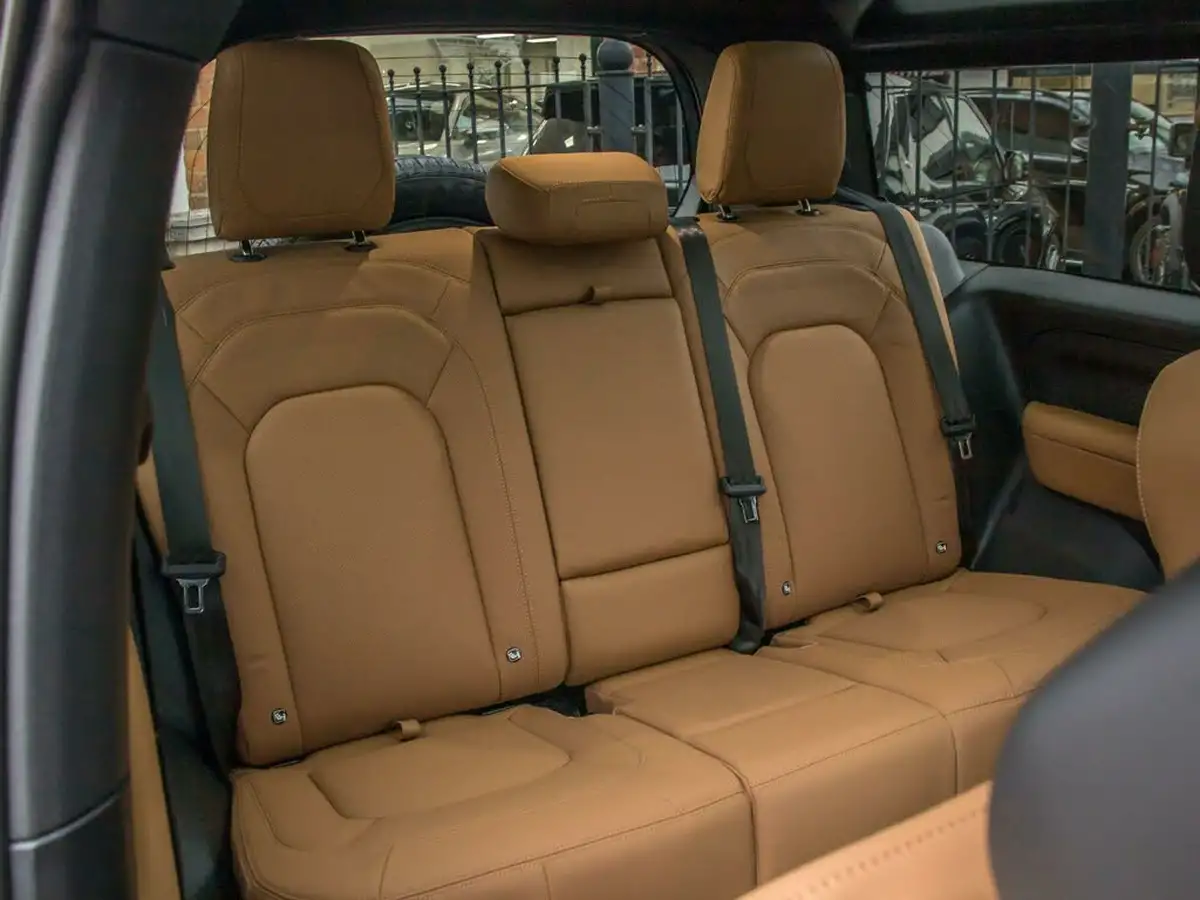 2024-land-rover-90-defender-50-p525-v8-5000cc-big-16