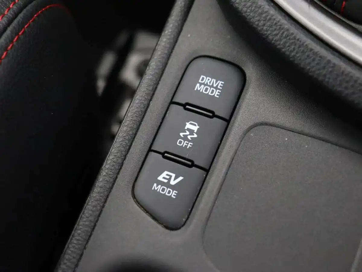 2023-toyota-yaris-cross-15-vvt-i-gr-sport-big-47