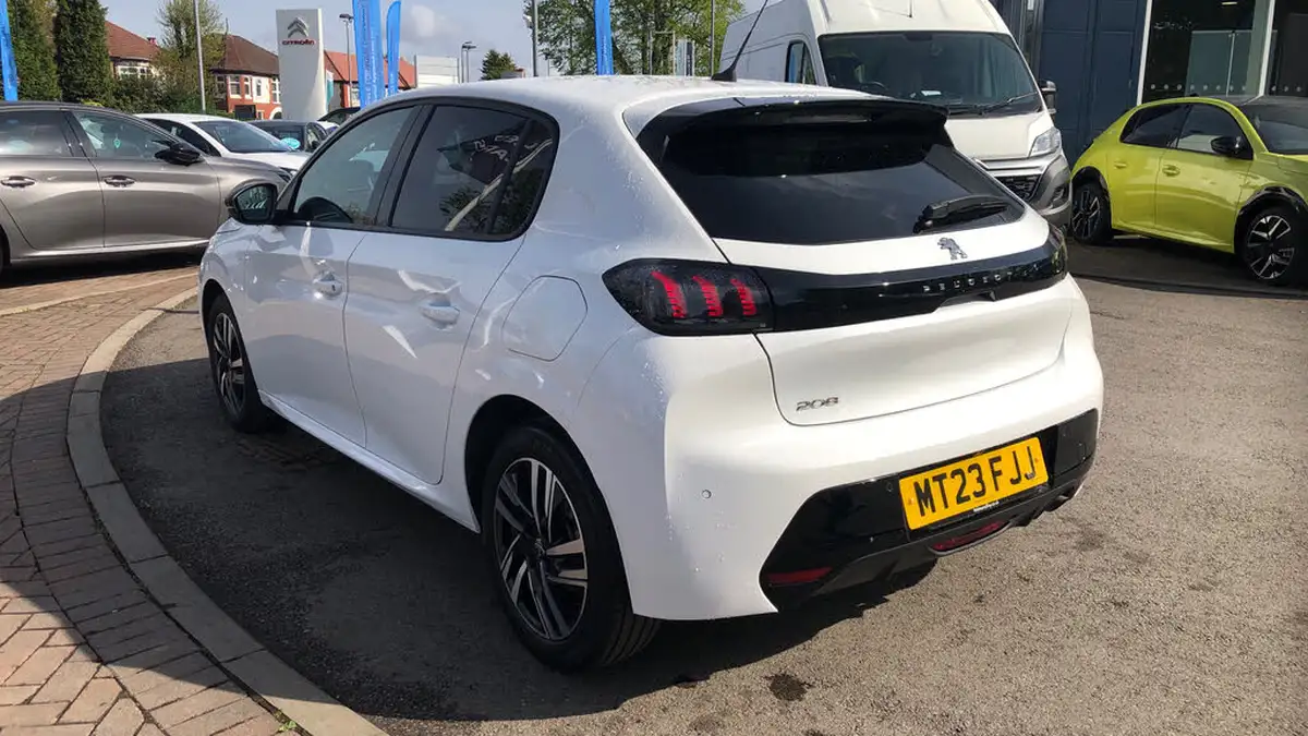 2023-peugeot-208-12-puretech-allure-premium-100ps-big-4