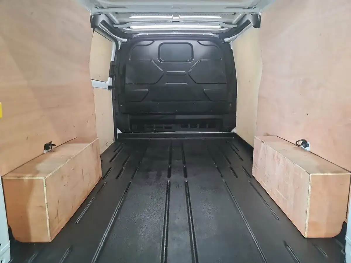 2023-ford-transit-custom-big-16