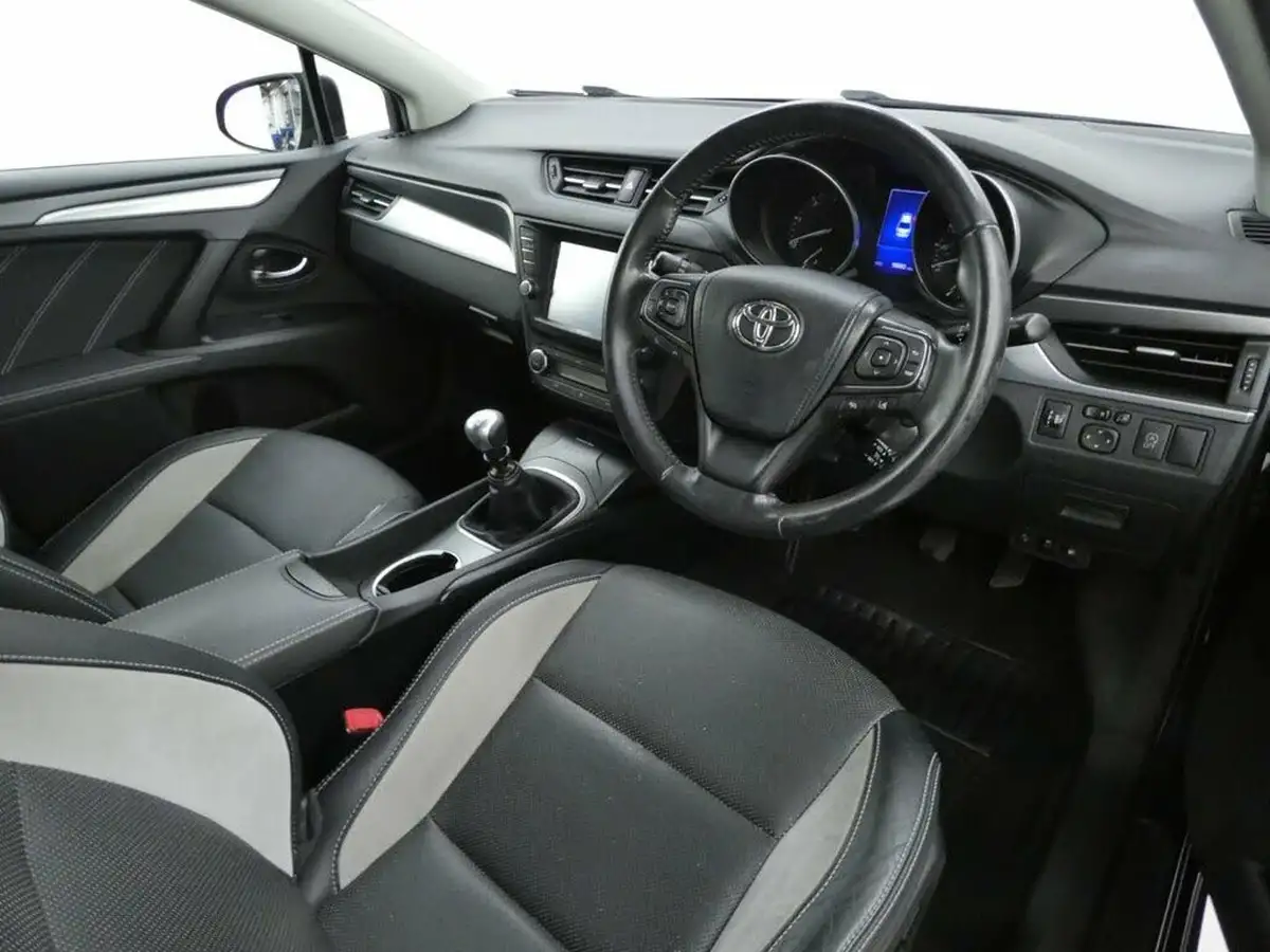 2017-toyota-avensis-20d-4d-design-saloon-4d-big-7
